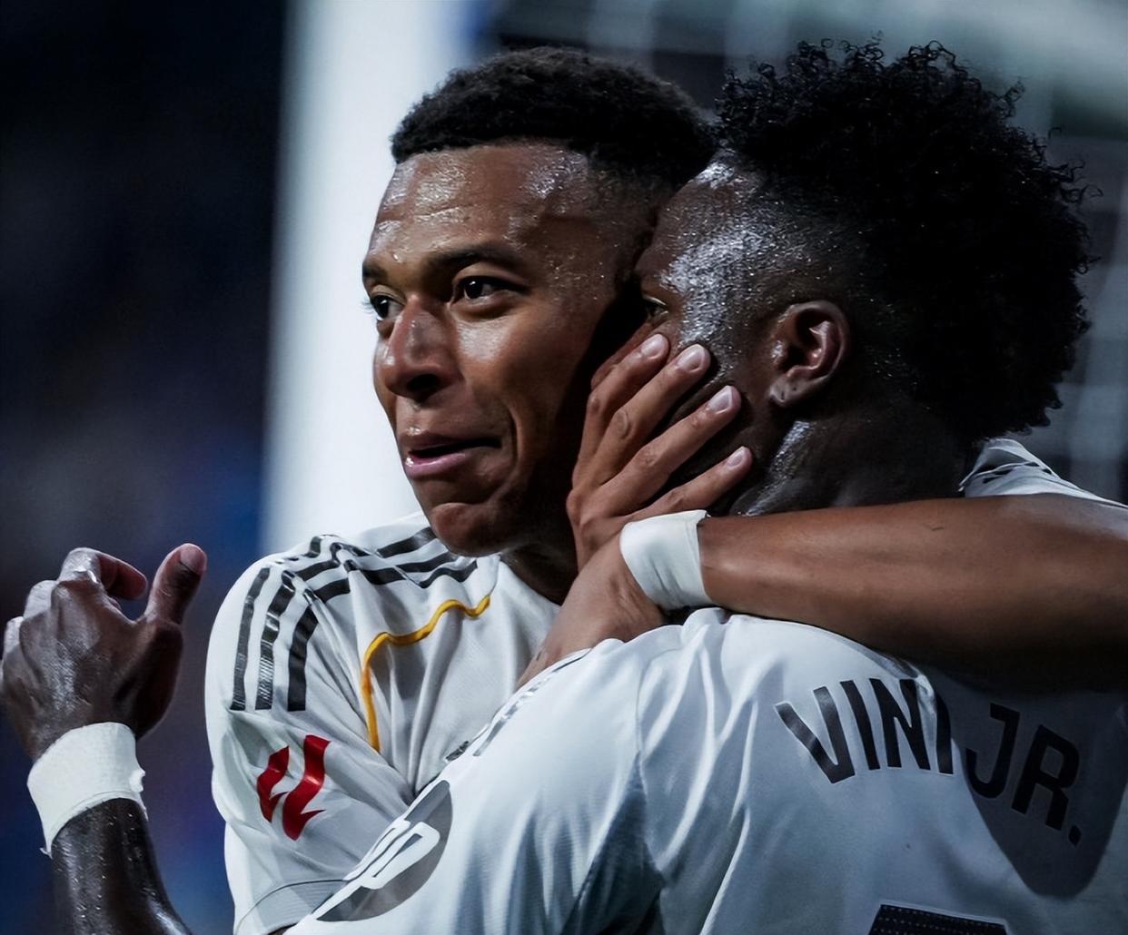 金年会官方在线入口包含转会期欧冠焦点战，北京国安单刀错失，悬念犹存，数据趋势出现新变化的词条